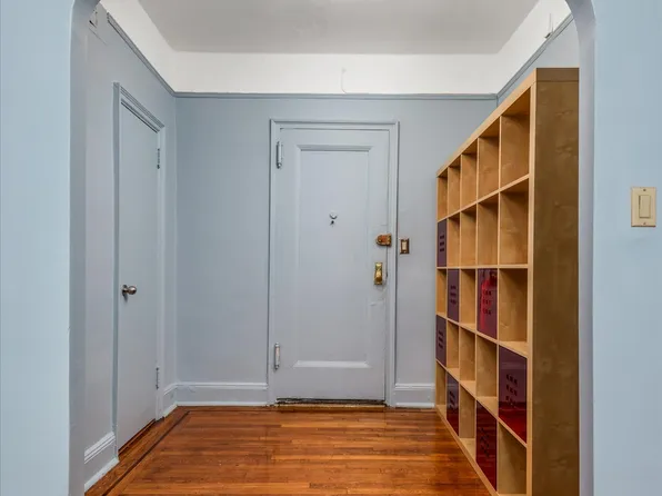 59-11 Queens Boulevard image 4 of 9