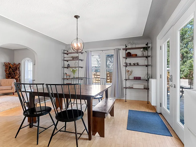 1338 W 8th St — Photo 32