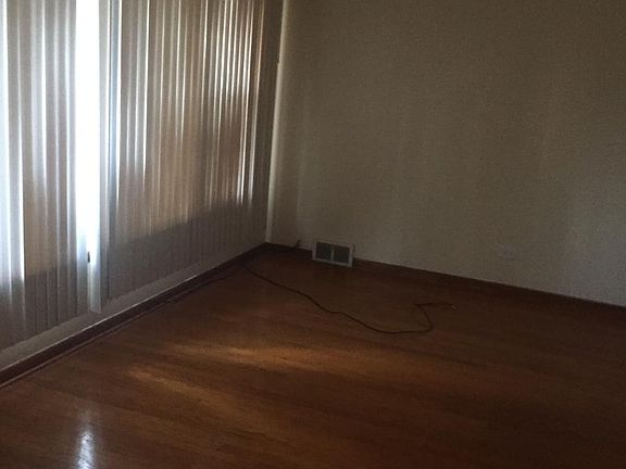 2nd image of 14436 S Hoxie Ave