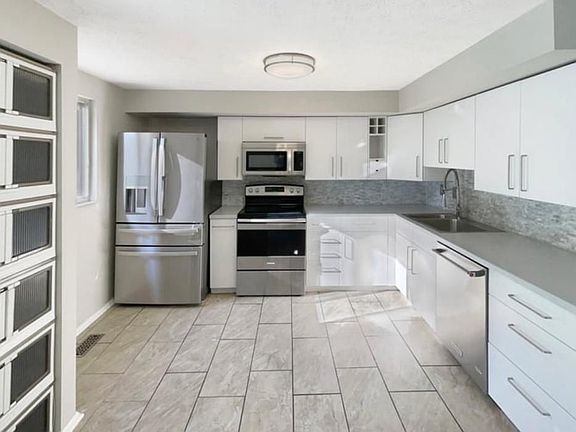 2nd image of 1397 Torrey Pines Ct