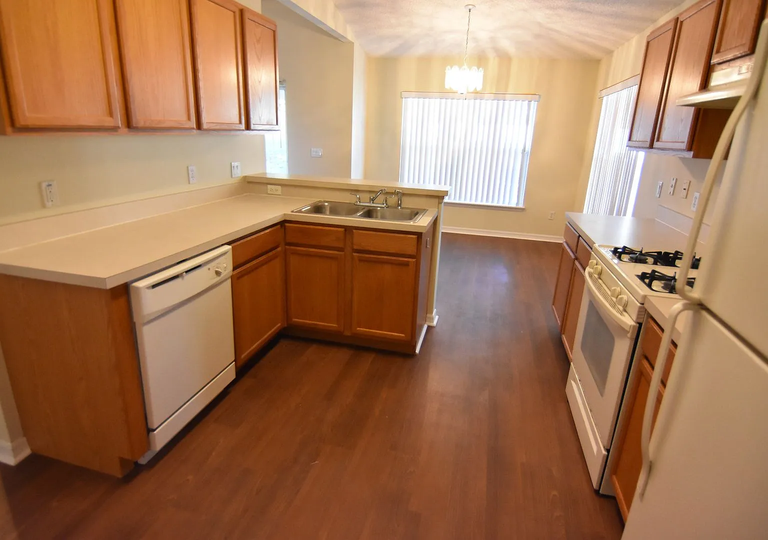 Deltona....Saxon Ridge..Community Pool! Available October 1st! — Photo 4