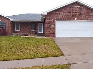 3527 Eclipse Cir, Dubuque, IA 52003