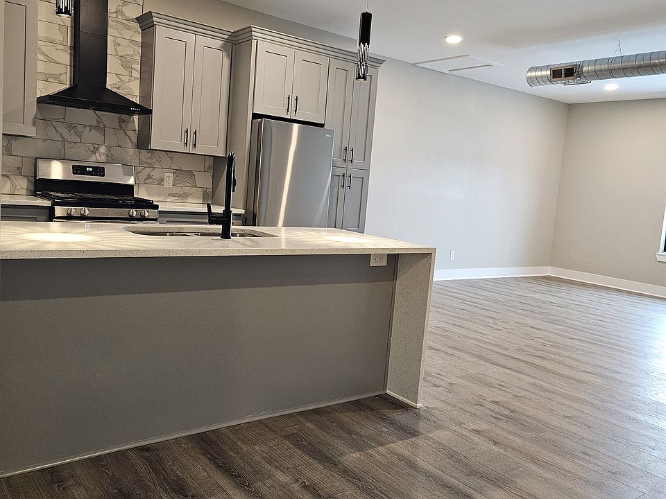Kitchen & livingroom