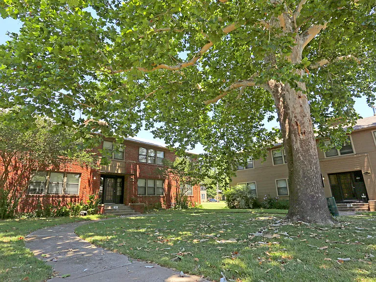 Harvard Terrace Apartments — Photo 7