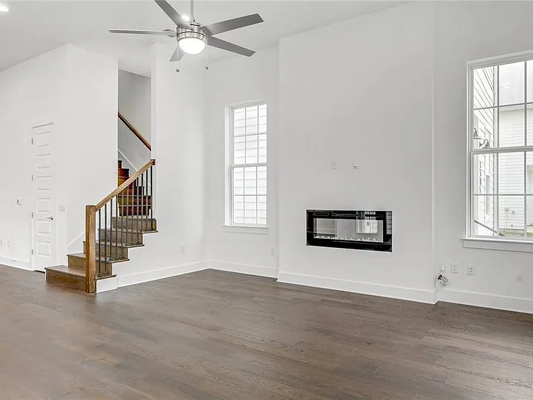 4502 Grassland Dr — Photo 10