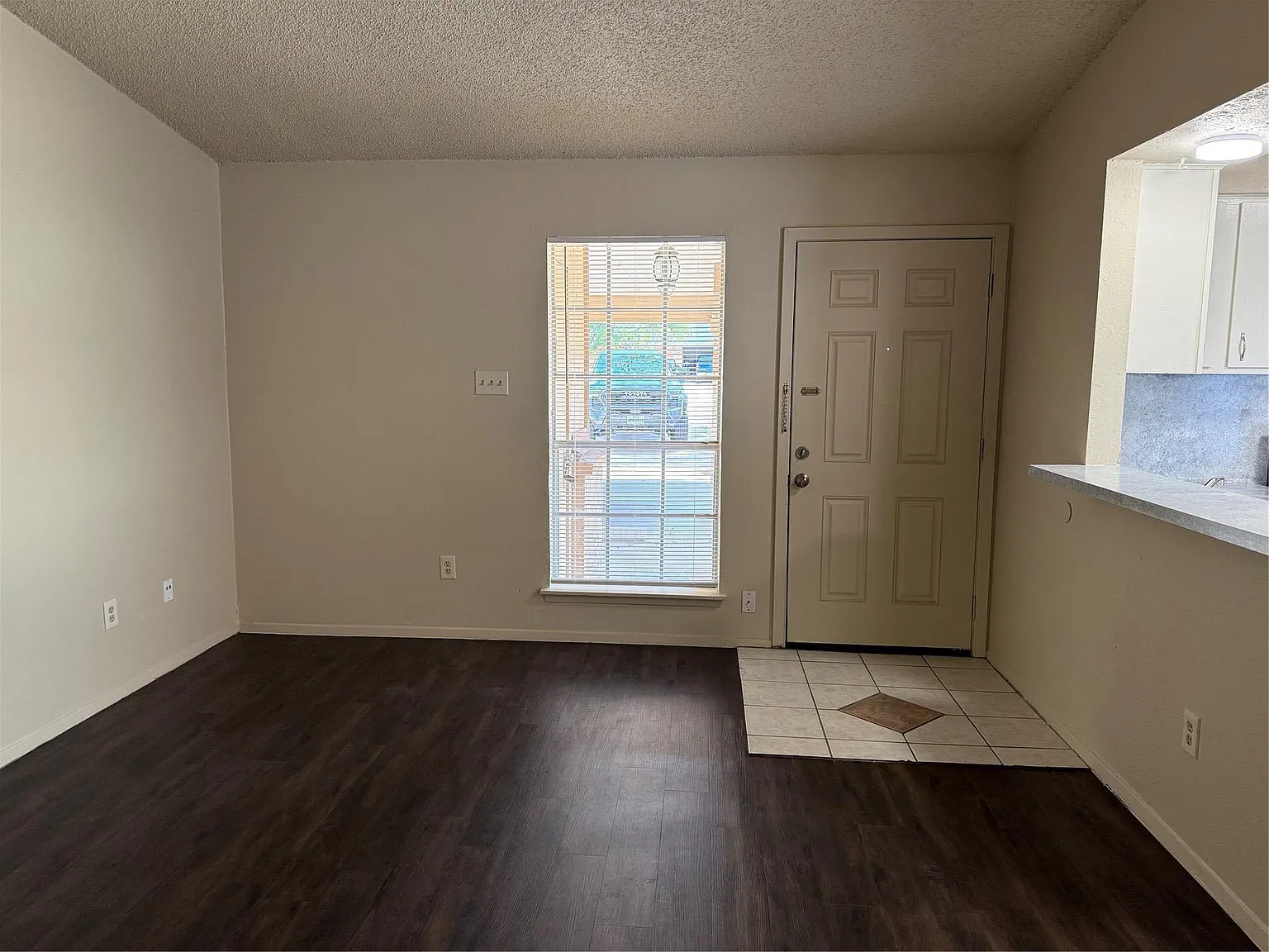 2 bed, 1.0 bath, 1560 sqft, $1,350 — Photo 3