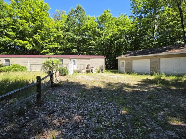 9049 N 80th Ave, Pentwater, MI 49449