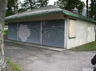 6 Longneck Blvd, Flanders, NY 11901