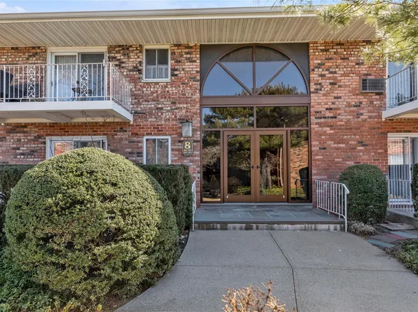 1 Toms Point Lane Bldg.#8, Apt.16J, Port Washington, NY 11050