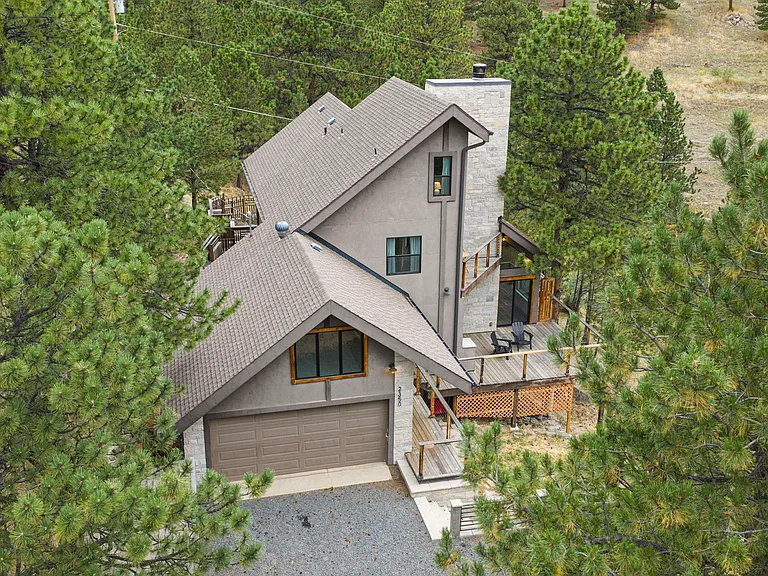 2350 Linden Dr — Photo 1