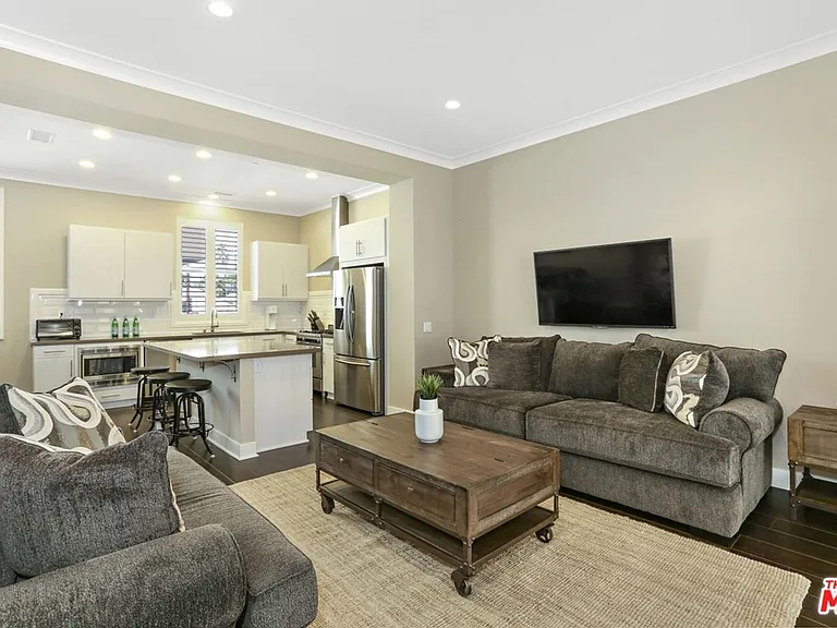 2202 Edendale Ln — Photo 6