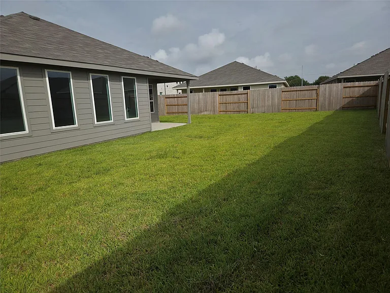 6511 Silver Emperor Ln — Photo 36