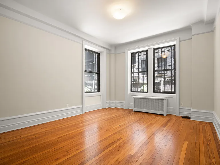 347 W 55th St #1I — Photo 1