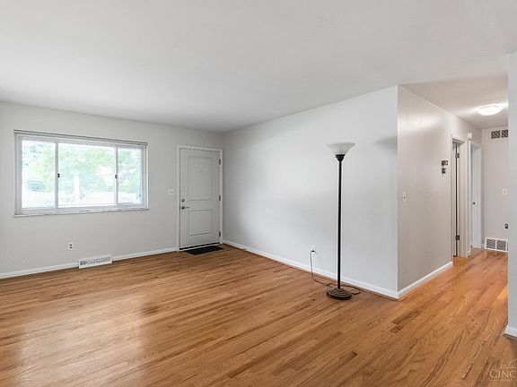 3rd image of 1560 Blueorchard Dr