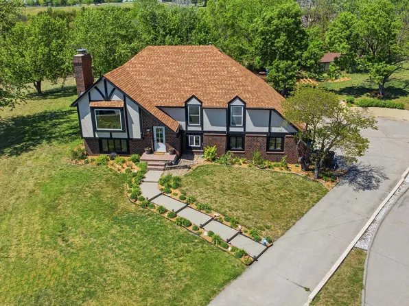 1420 Crest Hill Dr, Junction City, KS 66441