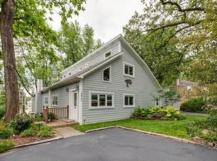 26721 N Circle Dr, Mundelein, IL