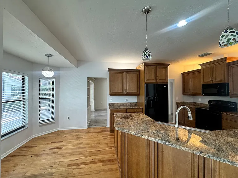 6077 Marella Dr — Photo 6