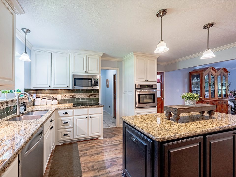 1st image of 5 Linden Ln
