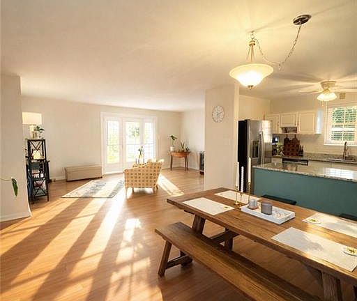 4th image of 417 E Farmington Rd