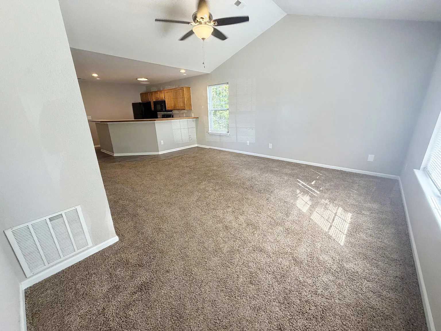 3 bed, 2.0 bath, 1559 sqft, $1,550 — Photo 3