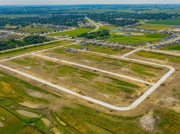 417 Westwood Dr, Huxley, IA 50124