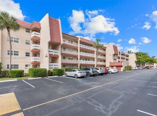 1045 Country Club Dr APT 402, Margate, FL 33063