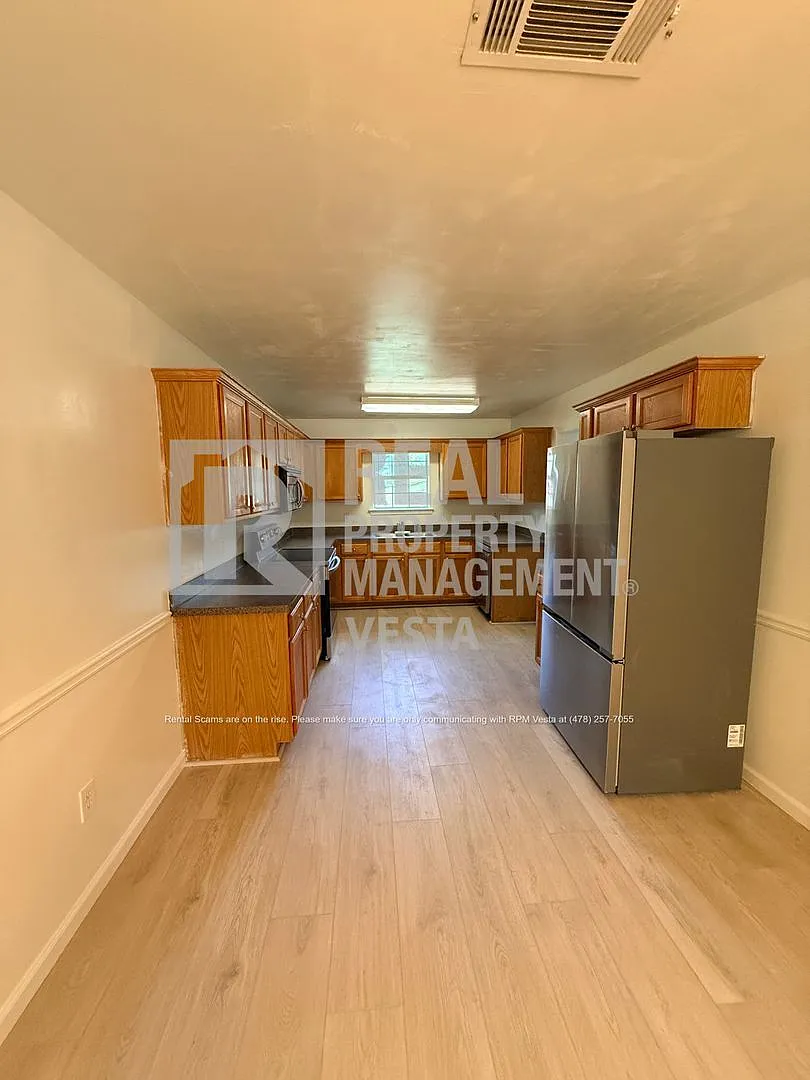 3 bed, 2.5 bath, 1400 sqft, $1,750 — Photo 3