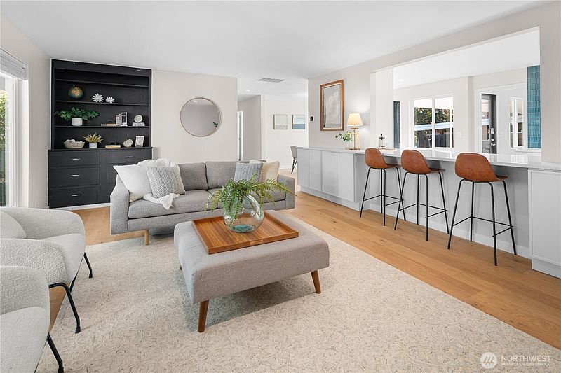 5th image of 9011 44th Avenue SW