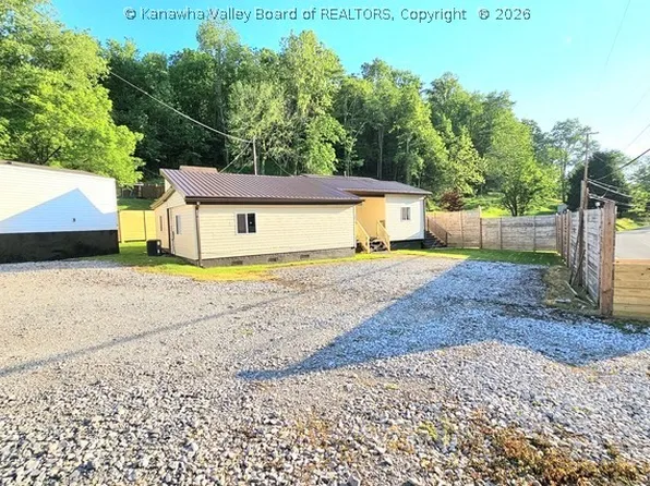 1314 & 1314-1/2 Chestnut St, South Charleston, WV 25309