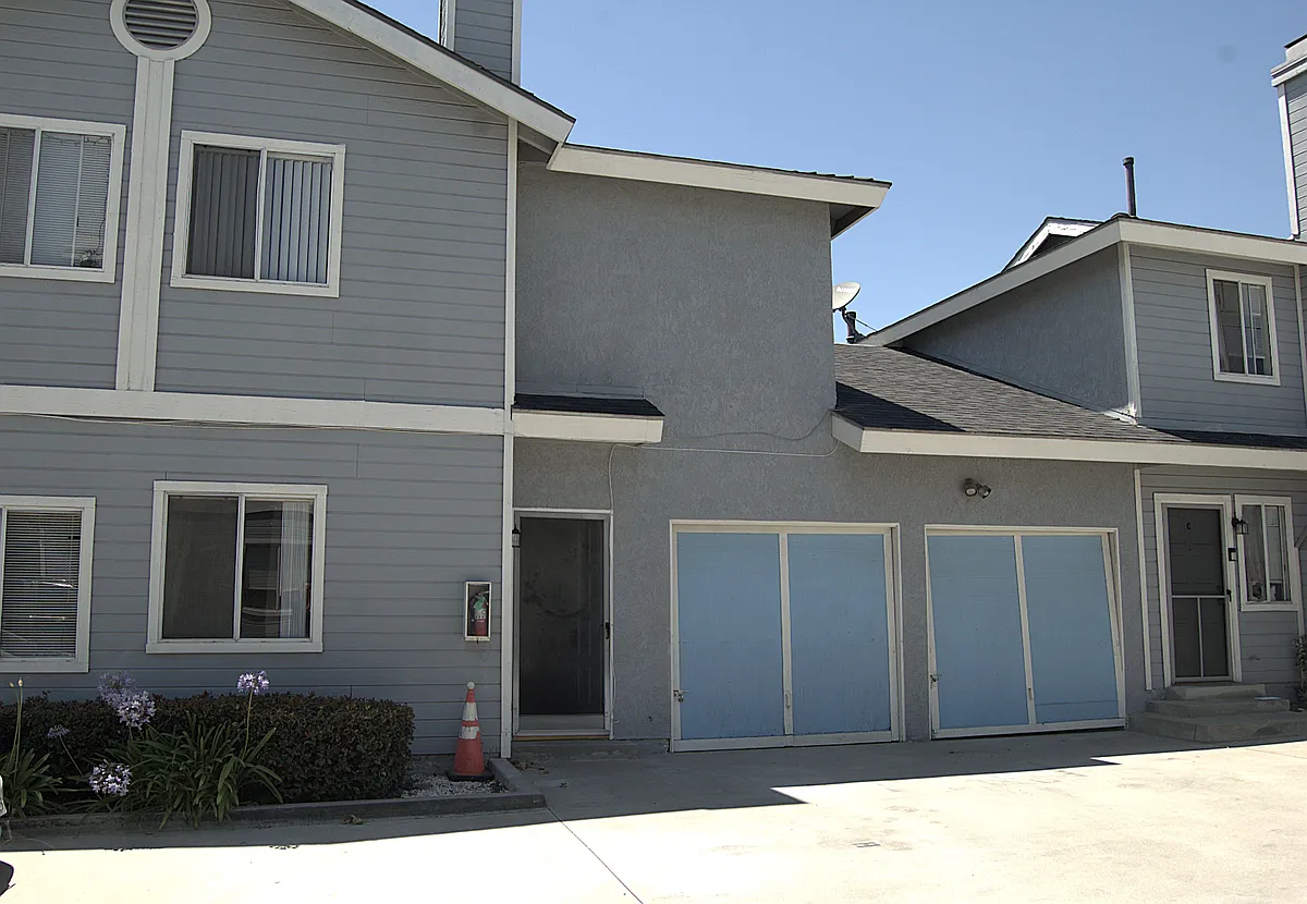 Building Photo - 1323 W Palmyra Ave #B