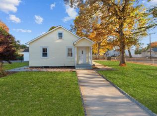 16 Delaware Rd, West Babylon, NY 11704