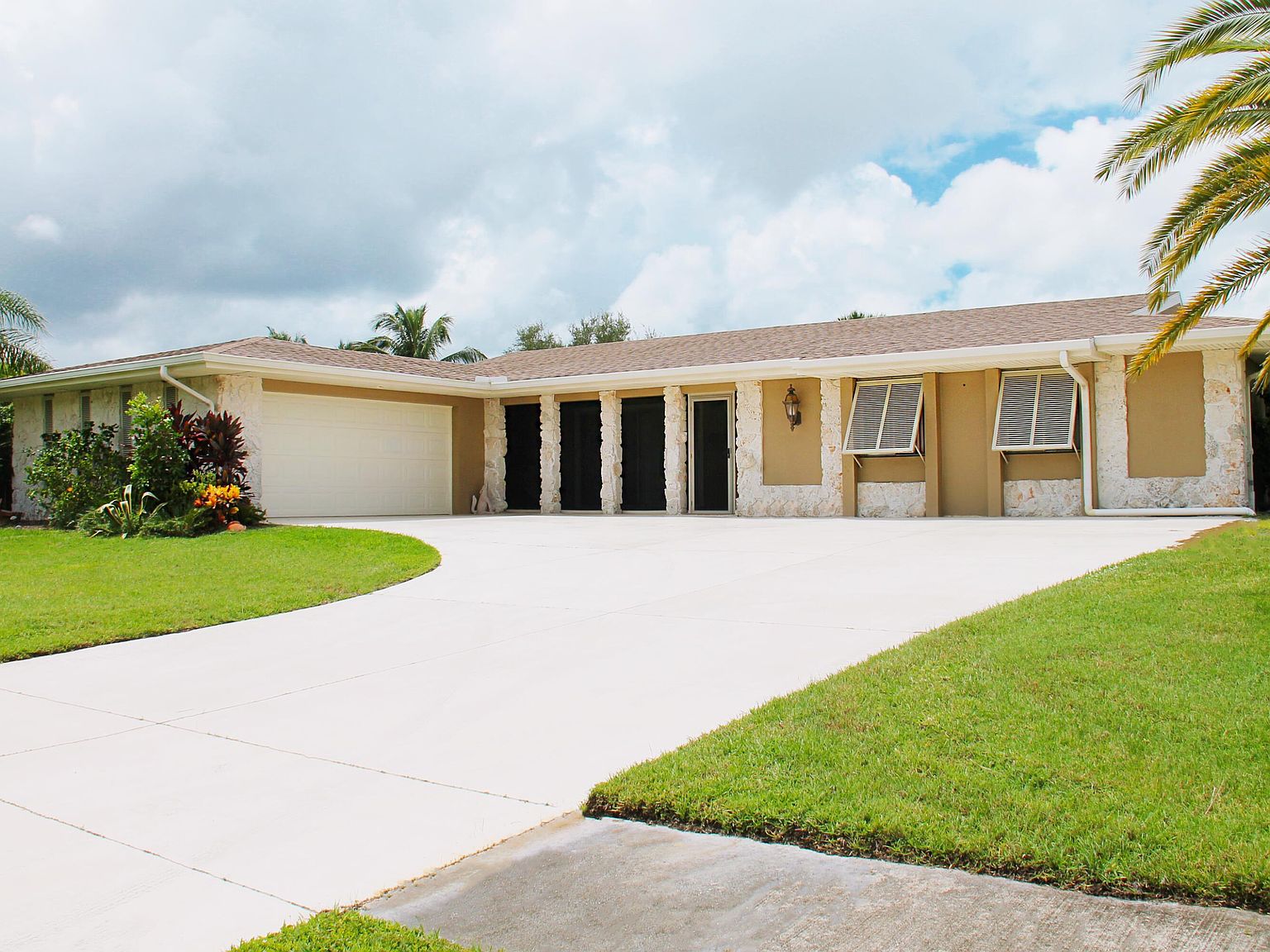 2902 SE Pine Valley St