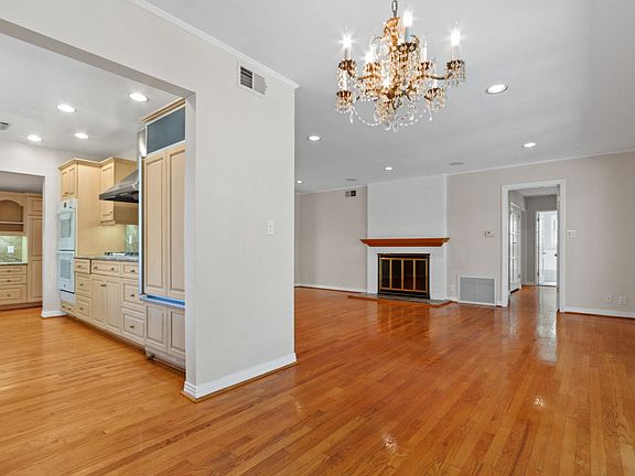 3rd image of 3265 Stoner Ave
