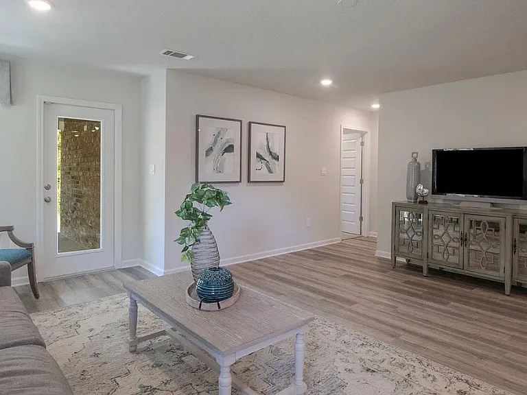 124 Dewberry Dr — Photo 3