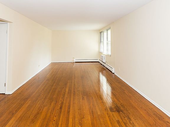 5th image of 1644 W Sherwin Ave #1C