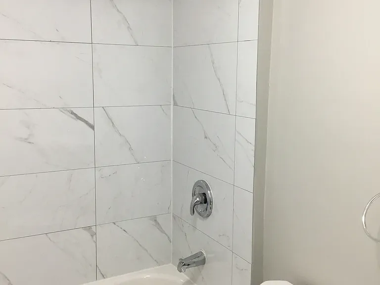 304 Simcoe St S #B2 — Photo 3