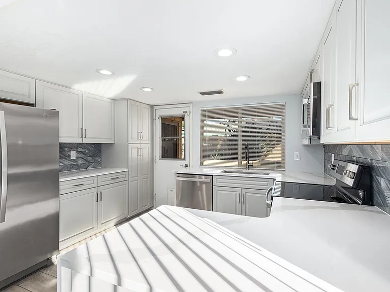 14237 N 41st Dr — Photo 3