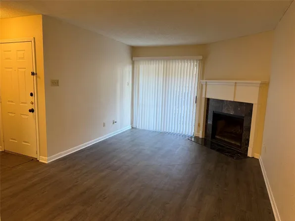 2120 El Paseo St APT 2406, Houston, TX 77054