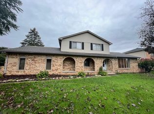 54129 Pocahontas Dr, Shelby Township, MI 48315