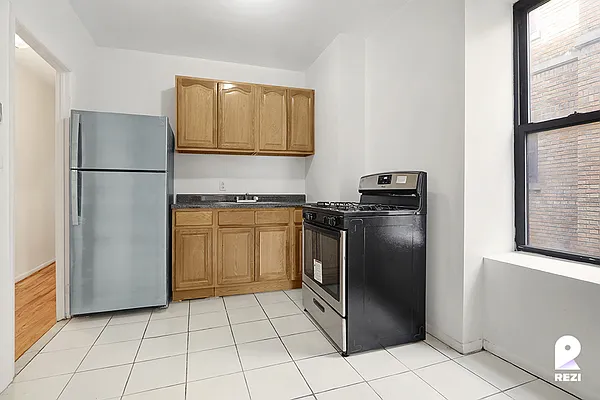 Rented by REZI | media 10