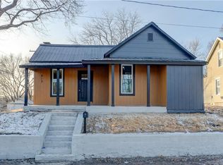 813 N 9th St, Atchison, KS 66002