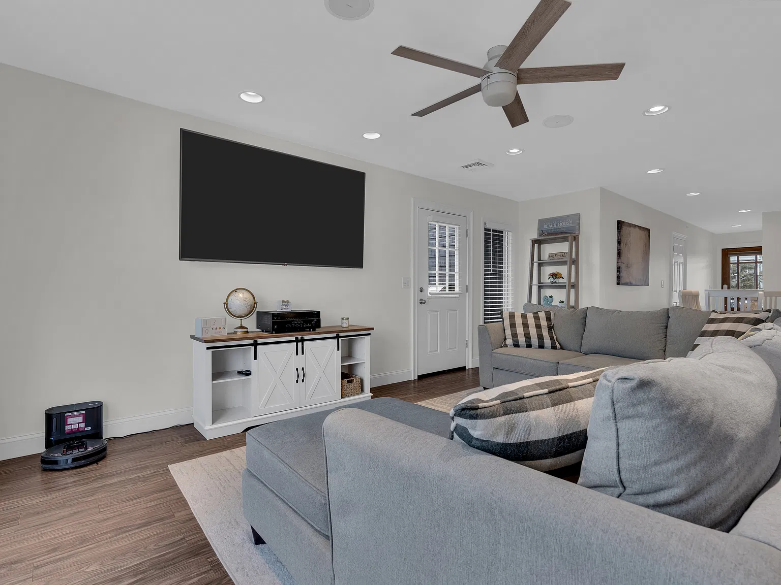 2 bed, $3,300 — Photo 4