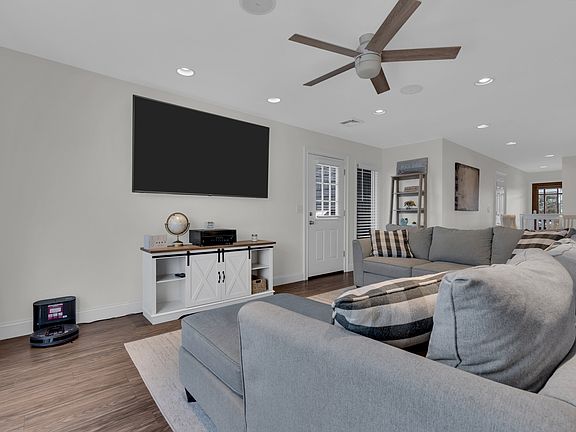 4th image of 7 Bahama Ave