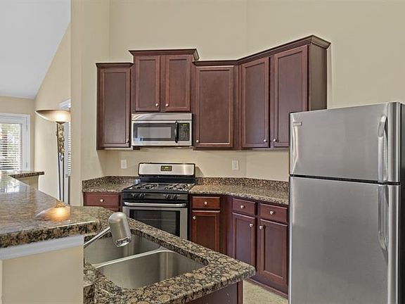3rd image of 194 Cornerstone Cir