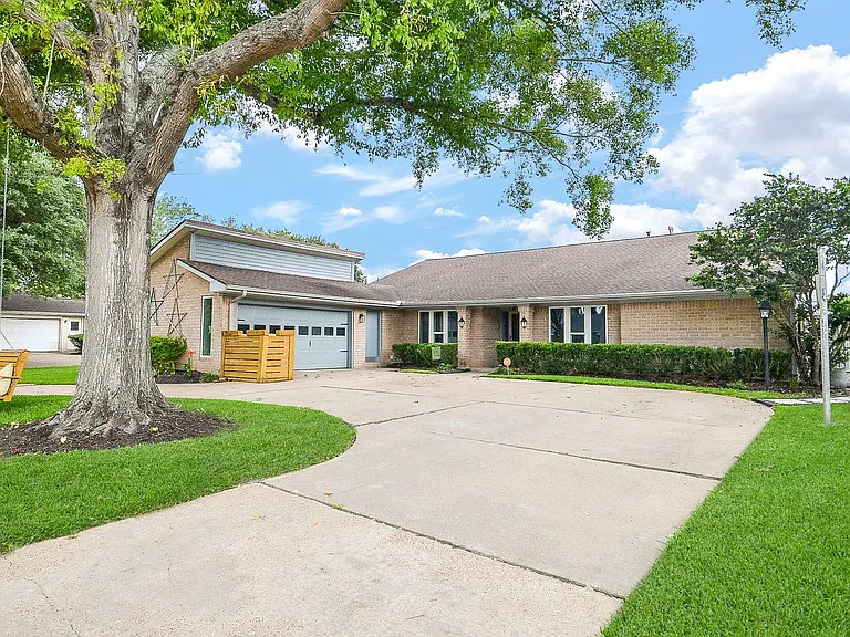 2106 Glenn Lakes Ln — Photo 2