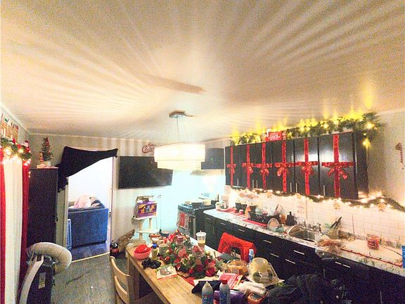 4th image of 1295 North St