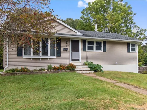 8 Sautter Drive, Montville, CT 06382