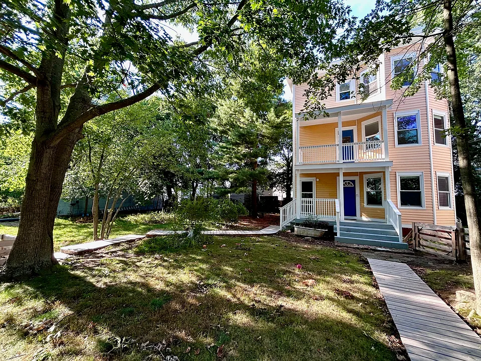 135 W Park St #2