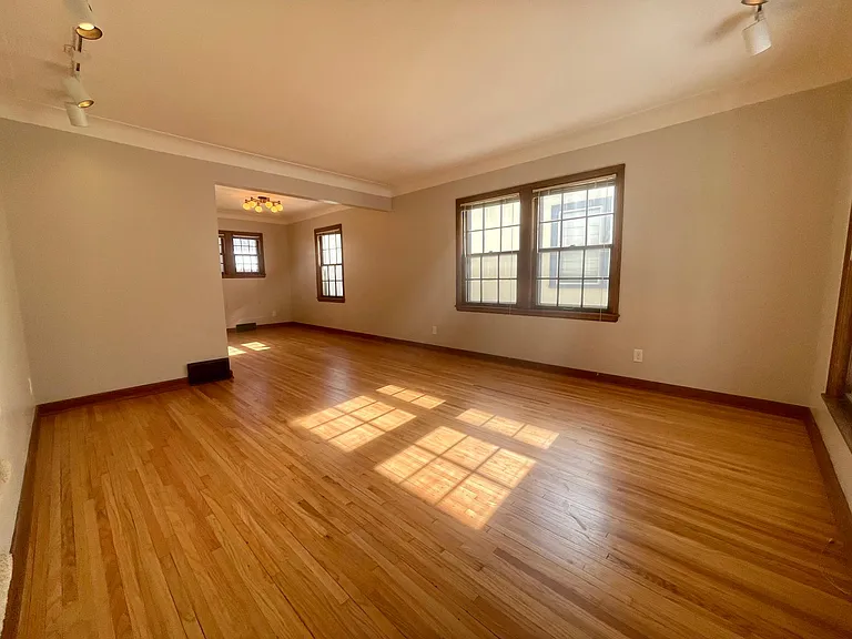 1933 Arthur St NE — Photo 9