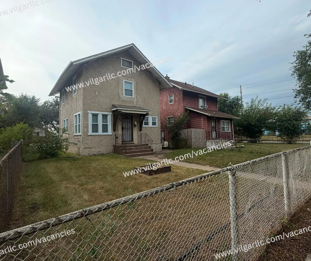 Newly Renovated 3 Bedroom 1.5- Bathroom 2 story Home — Photo 2